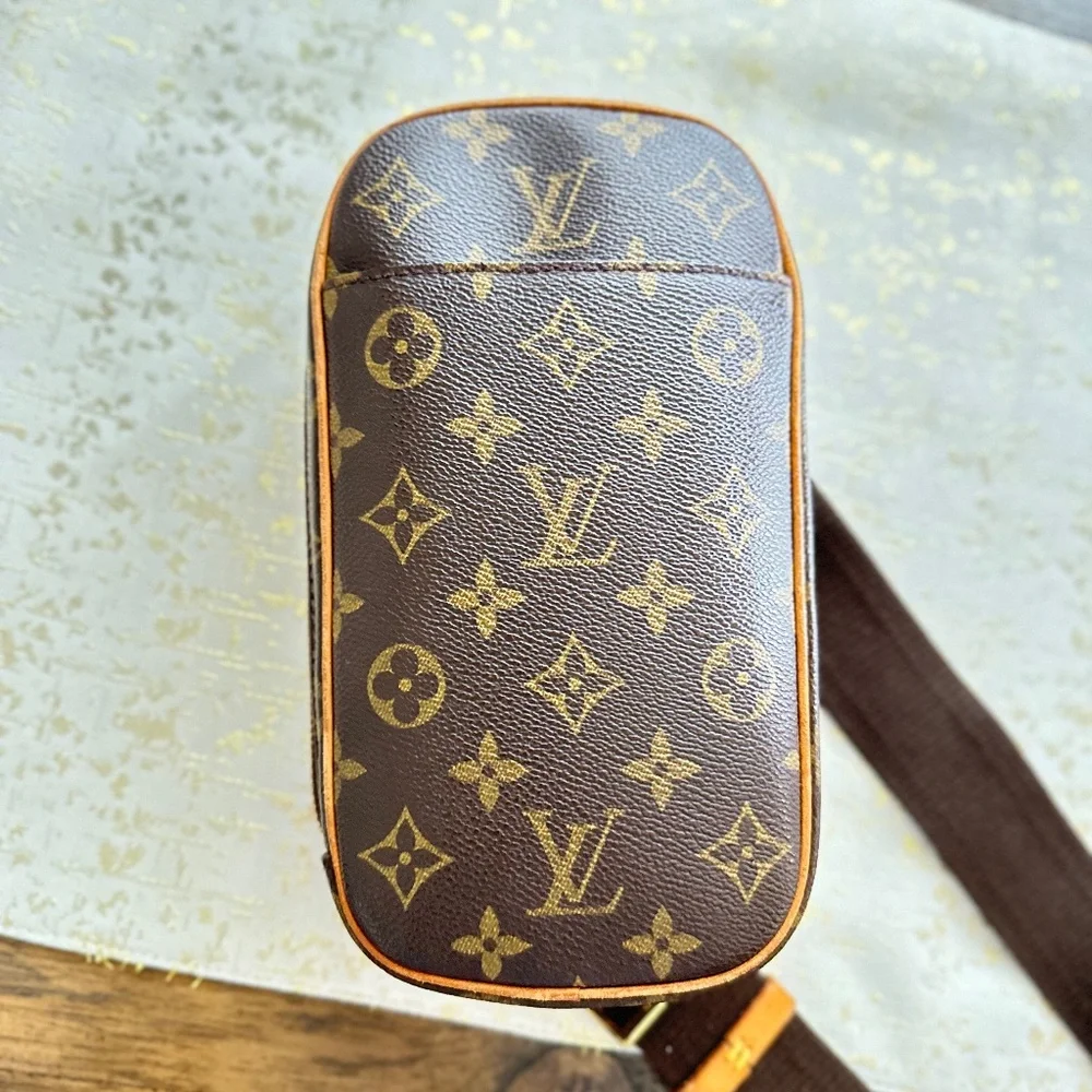 Louis Vuitton Gange Monogram Crossbody - Picture 11 of 16